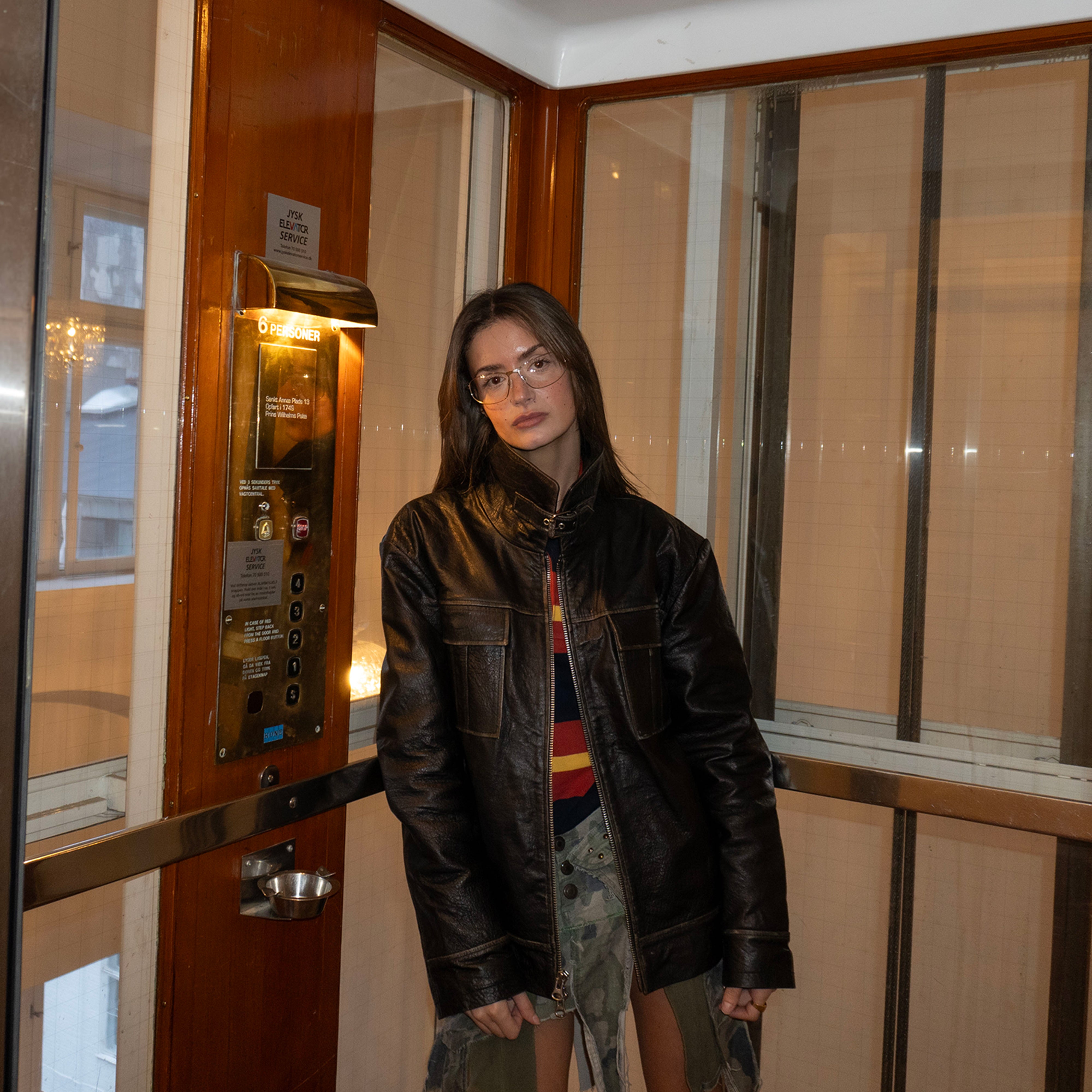 Alex buckle jacket/Worn black leather jacket